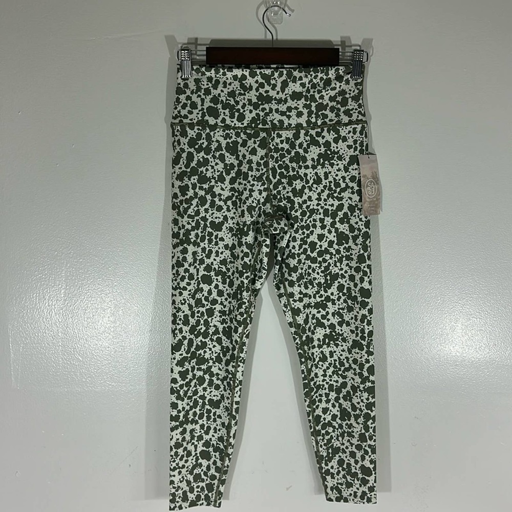 SAGE Collection Leggings Olive Green Cream Spotted Medium